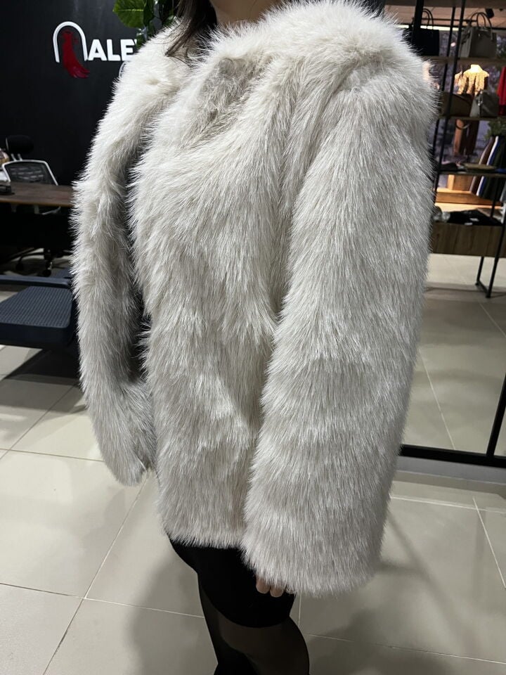 Ekru Rahat Kalıp Kısa Kürk