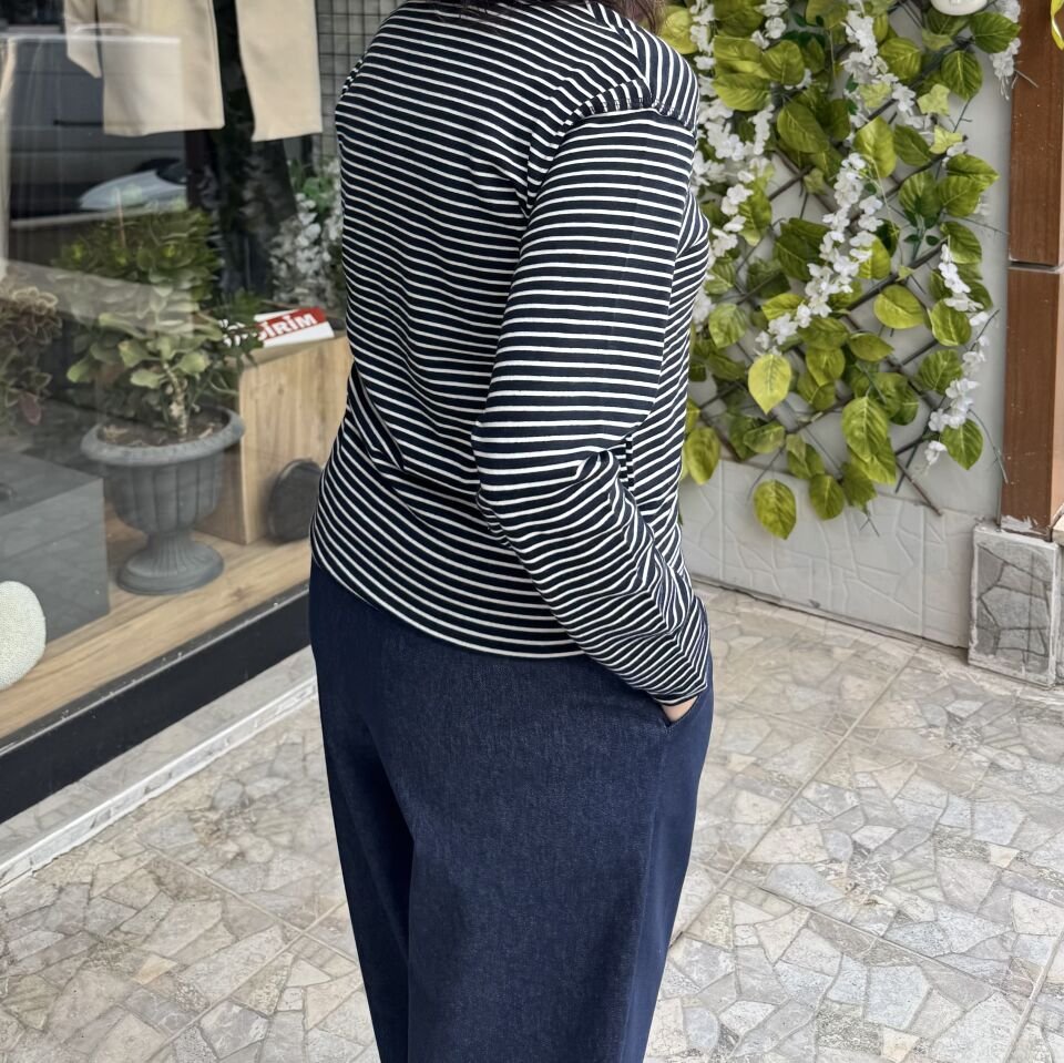 Lacivert Beyaz Çizgili Basic Rahat Kalıp Bisiklet Yaka Body