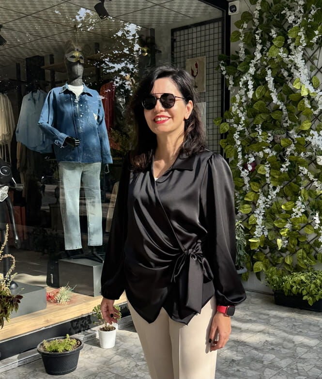 Saten Yandan Bağlamalı Siyah Gömlek