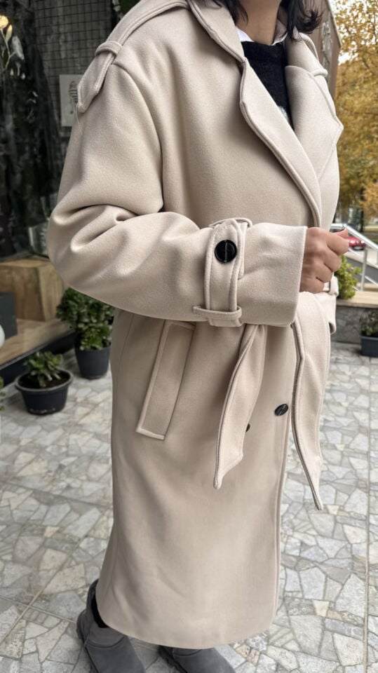 Premium Kalite Apolet Detaylı Ekru Kaşe Kaban