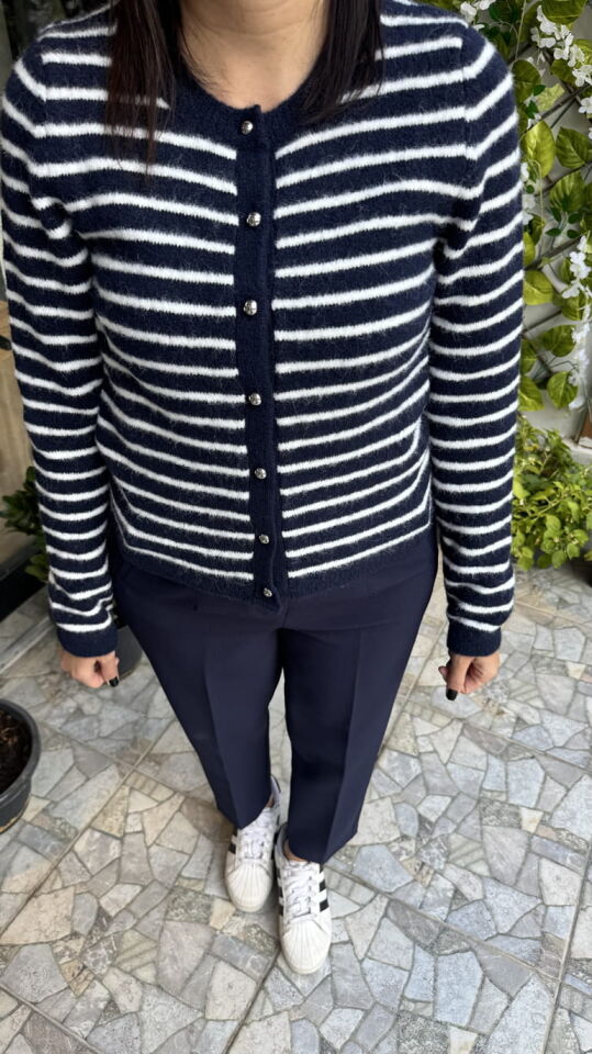 Lacivert Beyaz Çizgili Yumuşak Bisiklet Yaka Metal Düğmeli Hırka