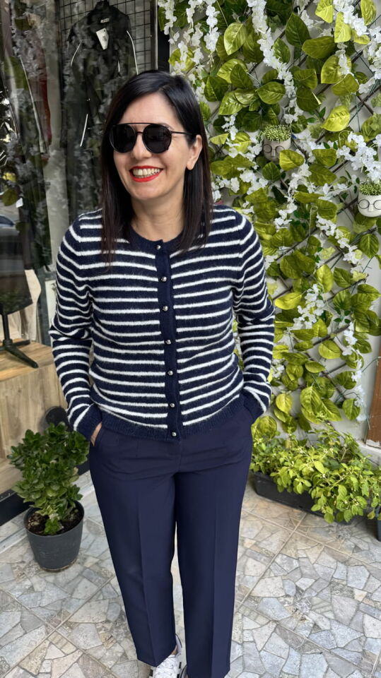 Lacivert Beyaz Çizgili Yumuşak Bisiklet Yaka Metal Düğmeli Hırka