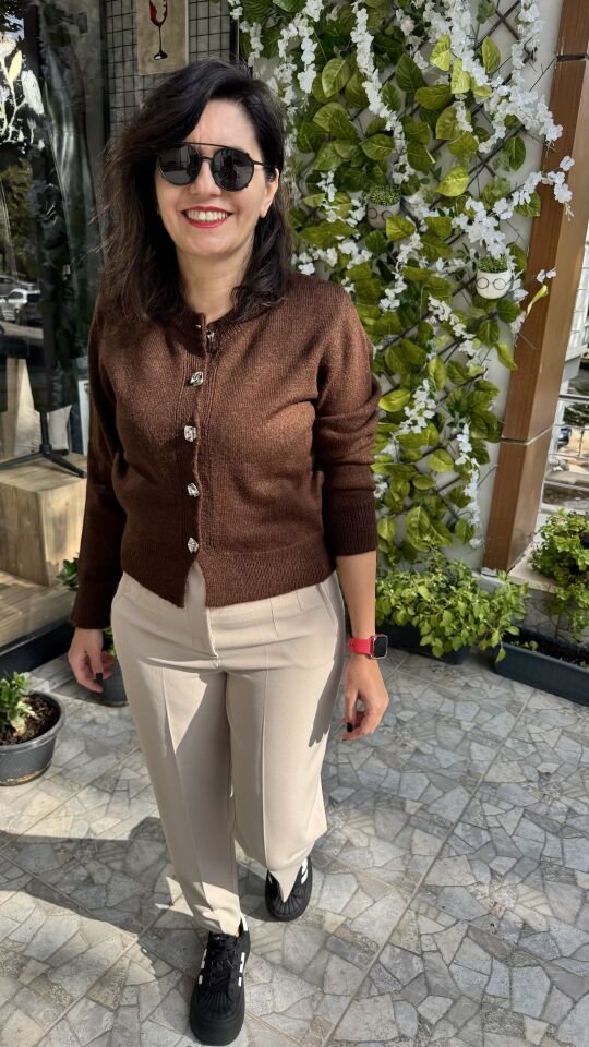 Kahverengi Yumuşak Bisiklet Yaka Kısa Parlak Düğme Detaylı Hırka