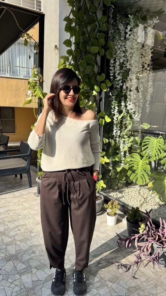 Kayık Yaka Omuz Dekolteli Ekru Kazak