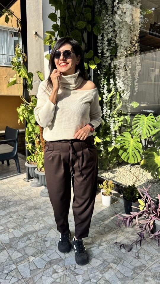 Kayık Yaka Omuz Dekolteli Ekru Kazak