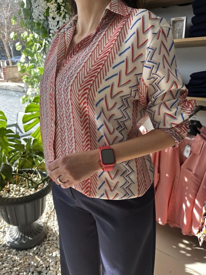 İpek Saten Kırmızı Lacivert Beyaz Desenli Gömlek