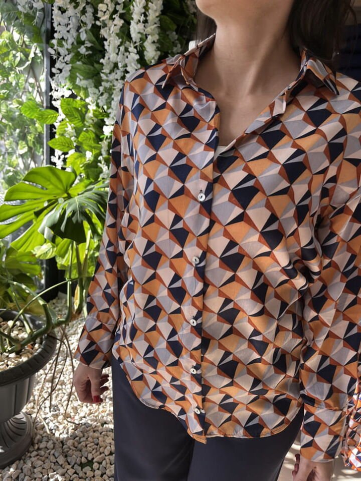 İpek Saten Turuncu Lacivert Desenli Gömlek