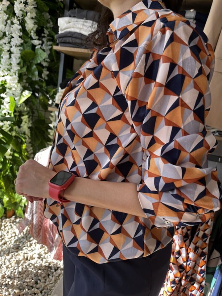 İpek Saten Turuncu Lacivert Desenli Gömlek