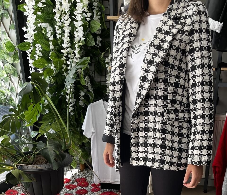 Siyah Beyaz Desenli Tek Düğmeli Blazer Ceket